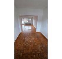 4 Zimmer Wohnung - 100m² - Balkon - Gartenmitbenutzung in Rodgau