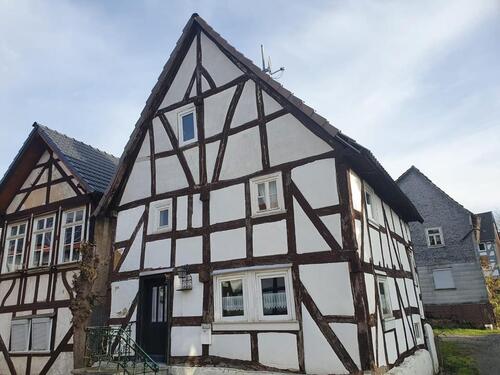 Foto - Einfamilienhaus, Ferienhaus mit Parkplatz vor der Tür