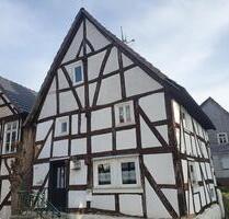 Einfamilienhaus, Ferienhaus mit Parkplatz vor der Tür - Willingshausen