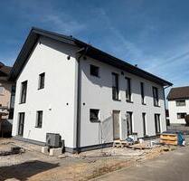 Luxuriöse Neubau-EG-Wohnung (Erstbezug) in Wenigunstadt - 97qm - Friedewald