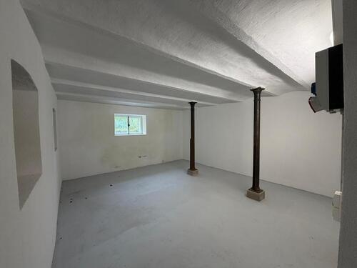 Foto - Werkstatt mit Garten und kleiner Hütte