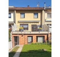 Charmantes Reihenhaus mit Terrasse, Garten und Potenzial - Albbruck