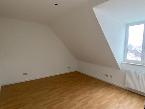 Foto - Attraktive 3-Zimmer mit Abstellraum im Dachgeschoss in grüner Lage!