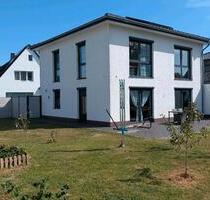 Provisionsfrei: KfW-55 Stadtvilla, Smart-Home, XXL Doppelgarage - Löhne