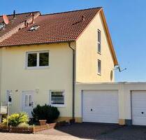 Doppelhaushälfte mit Feldblick, Garten, Garage -in begehrter Lage - Münster (Hessen)