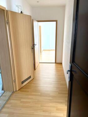 Foto - Helle 3-Raum-Wohnung im sanierten Altbau – ca. 95 m², 3.OG