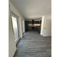 3.5 Zimmer Wohnung EBK, 2 Balkone, Garage Kernsaniert, Neubau - Ebensfeld