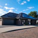 Foto - Bungalow mit Pool PV-Anlage und offener Galerie
