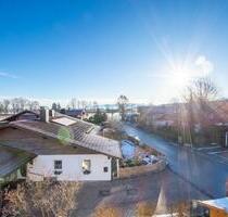Helle 3 Zimmer Dachgeschosswohnung mit Bergblick in Bruckmühl zu vermieten