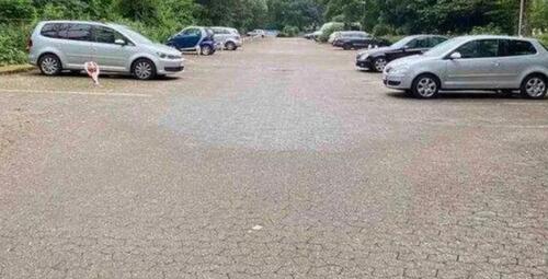 Foto - Stellplatz, Parkplatz für PKW, Anhänger, Wohnwagen, Wohnmobil