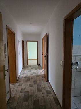 Foto - Mitten im Zentrum! Großzügige 3 -Raumwohnung mit Tageslichtbad im 1. OG!