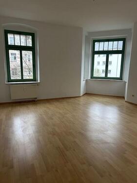 Foto - Schöne 3-Zimmer mit Laminat und Wannenbad in sehr guter Lage! Jetzt einziehen und im neuen Jahr erst zahlen!