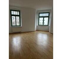 Schöne 3-Zimmer mit Laminat und Wannenbad in sehr guter Lage! Jetzt einziehen und im neuen Jahr erst zahlen! - Chemnitz Kapellenberg