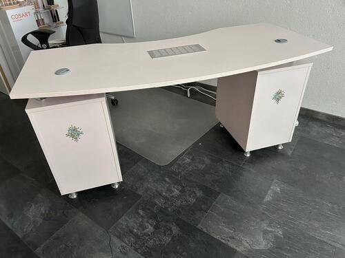 Foto - Manikürtisch Nageltisch Nagelstudio Kosmetikstudio