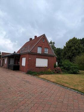 Foto - Freistehendes Einfamilienhaus mit großem Grundstück
