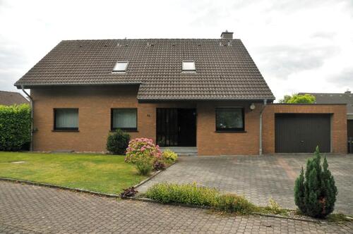Foto - Einfamilienhaus mit Einliegerwohnung
