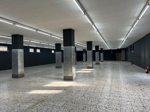 Foto - Gewerbeläden in Augsburg-Hochzoll Zentrum