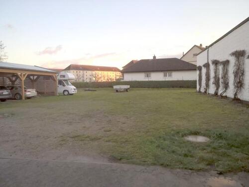 Foto - Abstellplatz Wohnwagen Wohnmobil Anhänger Hänger Boot