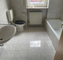 Dachgeschosswohnung - 1.100,00 EUR Kaltmiete, ca.  85,00 m² in Regenstauf (PLZ: 93128)