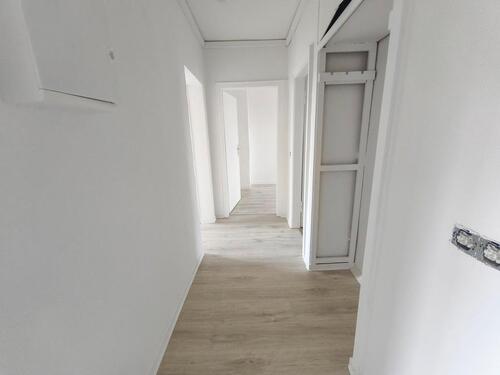 Foto - Frisch renovierte Dreiraumwohnung mit Balkon!