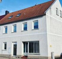 Solides Zweifamilienhaus mit Gewerbeeinheit - Schönebeck (Elbe)