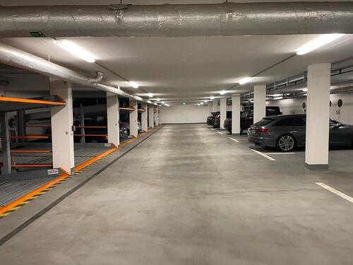 Foto - Tiefgaragenplatz - 180,00 EUR Miete,