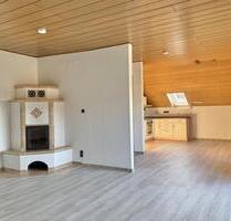Attraktive 4-Zimmer-Wohnung mit Balkon, Kaminofen & Garage in Schwandorf-Klardorf