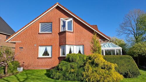 Foto - Voll unterkellertes Einfamilienhaus mit Wintergarten und Solar