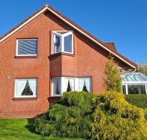 Voll unterkellertes Einfamilienhaus mit Wintergarten und Solar - Bönningstedt