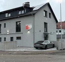 2 Zimmer Dachgeschosswohnung Kernsaniert - Täferrot