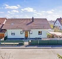 Einfamilienhaus mit weiterer Wohnung im DG von PRIVAT - Manching