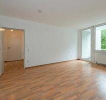 * * SINGLEWOHNUNG * * Sanierte 1-Zimmer Wohnung m. Südloggia - Duisburg Essenberg