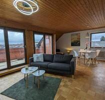 Hochwertig möblierte 2,5-Zimmer-Wohnung mit Balkon, Stellplatz - Neuhofen