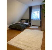 WG-Zimmer in Röhrmoos zu vermieten – direkt am Bahnhof