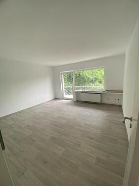 Foto - Top 3,5 Zimmer Wohnung m. Süd-Balkon - Gartennutzung - Saniert!