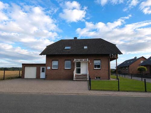 Foto - Großzügiges Wohnhaus mit 2 Wohneinheiten