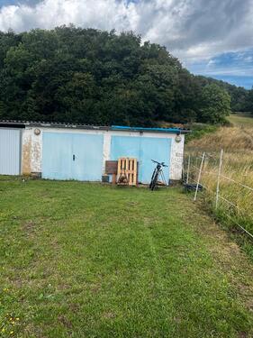 Foto - Garage auf eingezäuntem Grundstück mit Strom