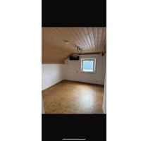 Modernisierte 2-Zimmer-Dachgeschosswohnung 30qm EislingenFils - Eislingen (Fils)