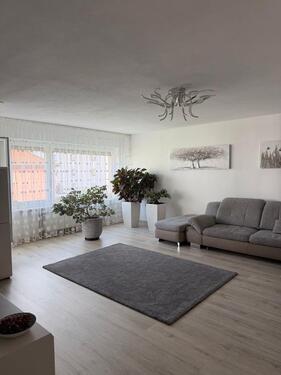 Foto - Renovierte 4,5-Zimmer-Wohnung mit Balkon in zentraler Lage