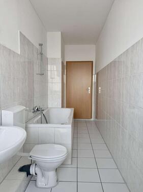 Foto - Ideal für WG oder Paare: 3-Zimmer-Wohnung mit Stellplatz