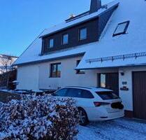 Zweifamilienhaus mit Doppelgarage, Garten, Hütte, Gewächshaus - Helmbrechts