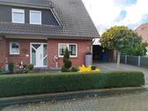 Foto - DHH mit kleinem Garten und Carport