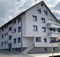 Stilvoll renovierte 5,5 Zimmer-Wohnung mit Doppel-Carport - Höfen an der Enz