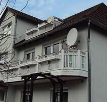 Zentrale Dachgeschosswohnung - 470,00&nbsp;EUR Kaltmiete, ca.&nbsp; 65,00&nbsp;m&sup2; in Rodewisch (PLZ: 08228)
