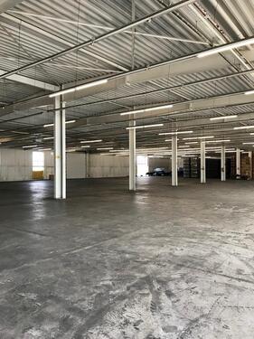 Foto - Stellplätze in großer Halle zu vermieten! SICHERN SIE SICH JETZT NOCH EINEN STELLPLATZ