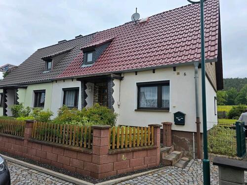 Foto - Geräumige Doppelhaushäfte mit Potenzial in ruhiger Lage