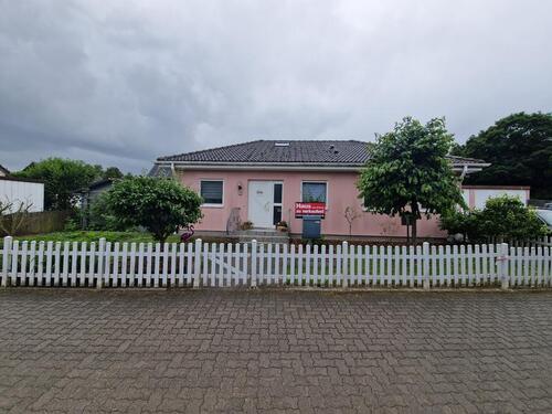 Foto - Einfamilienhaus Bungalow Doppelgarage Eichenbarleben