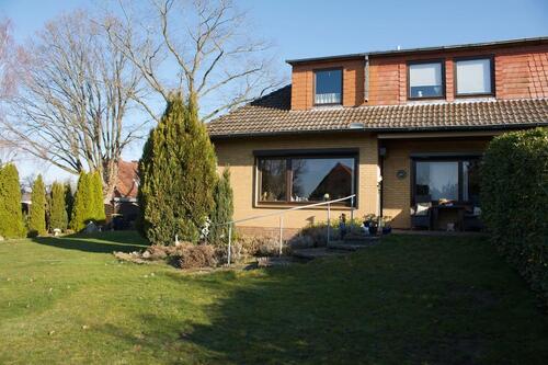 Foto - Doppelhaushälfte mit Einliegerwohnung und Garten in ruhiger Lage