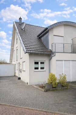 Foto - Doppelhaushälfte in ruhiger Lage, 166,5 qm, 5 Zimmer, Garage