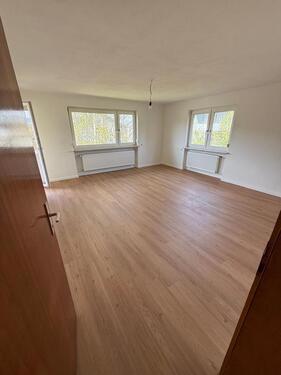 Foto - 2-Zimmer-Wohnung mit Balkon, neuem Bad und Gartenmitbenutzung